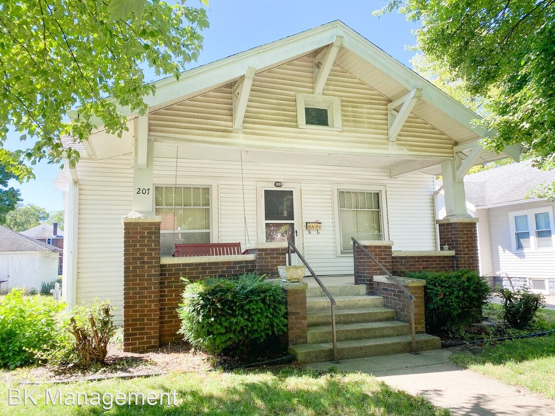 Foto principal - 3 br, 1 bath House - 207 W Stadium Ave