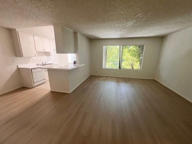Foto del edificio - 4424 Woodman Ave