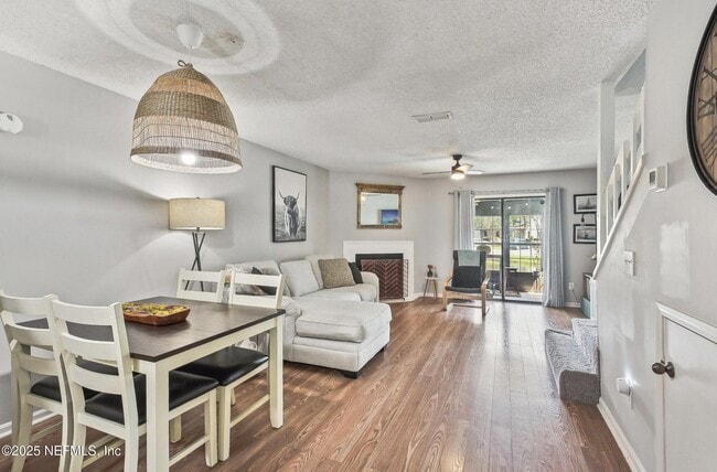 Foto del edificio - 8300 Plaza Gate Ln