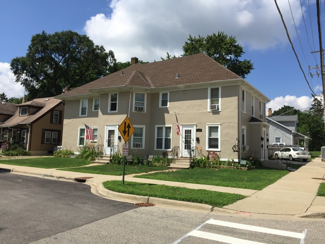 109 Cary St, Cary, IL 60013 Apartments in Cary, IL