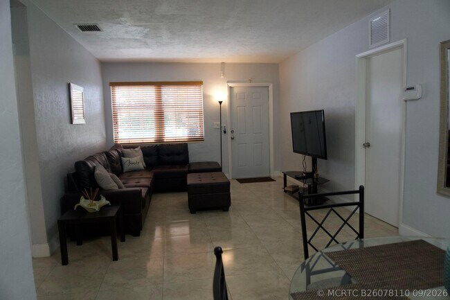 Foto del edificio - 6509 Pines Pkwy