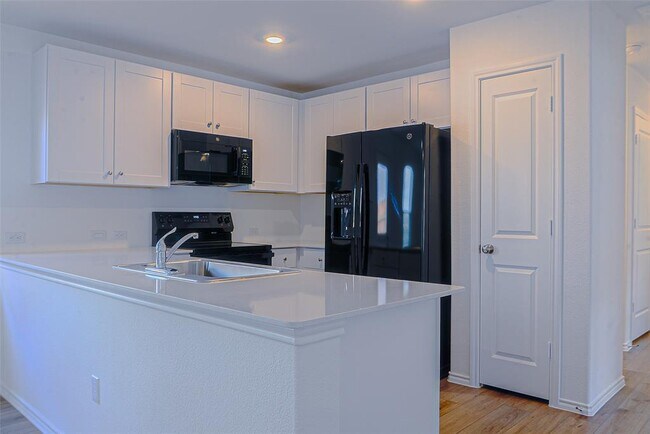 Building Photo - 595 Commander Abbott Dr