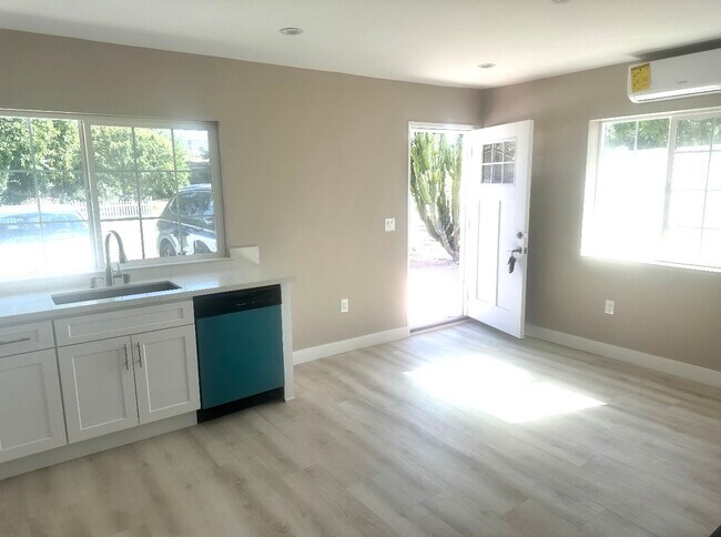 Foto del edificio - 24047 Gilmore St