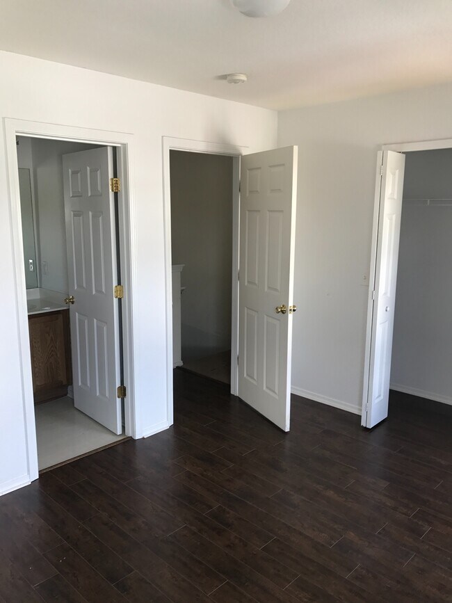 Foto del edificio - 431 Lake Park Way