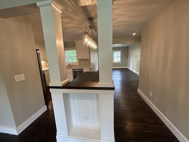 Foto del edificio - 1931 Stevens Dr NE