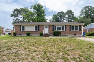 Building Photo - 1217 Lakeview Dr