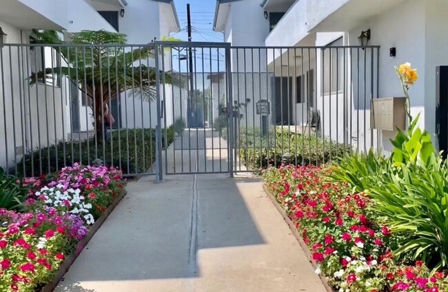 Foto del edificio - 12351 Gale Ave