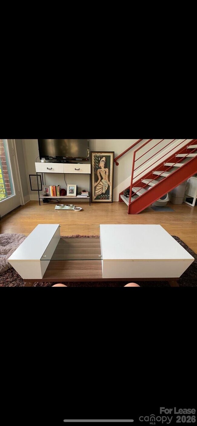 Foto del edificio - 115 E Park Ave