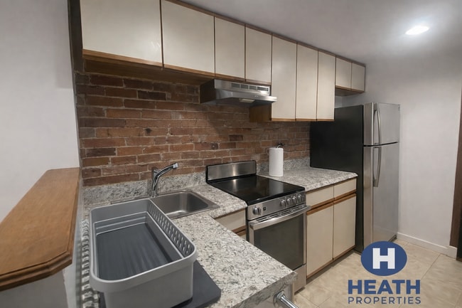 Building Photo - 210 Hemenway St