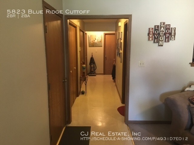 Foto del edificio - 5823 Blue Ridge Cutoff