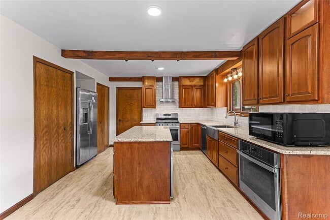 Building Photo - 3312 Palm Aire Ct