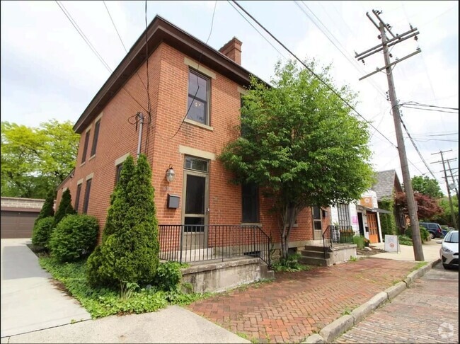 Building Photo - 636 S Pearl St