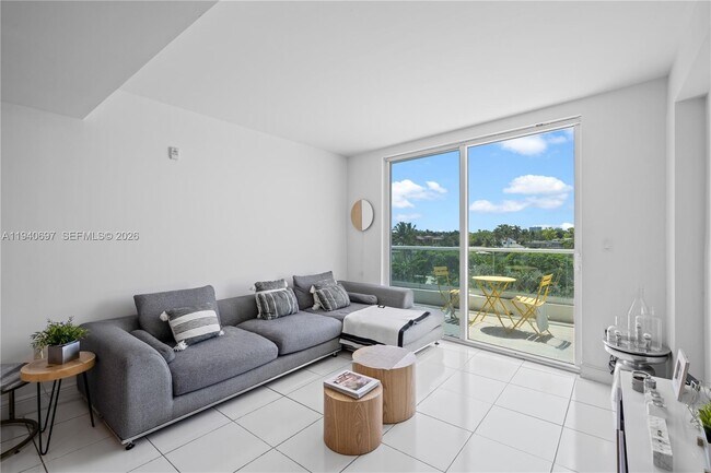 Foto del edificio - 6362 Collins Ave