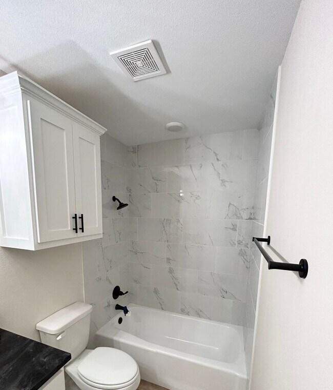 Building Photo - Spring Lake Park Home Available for rent!