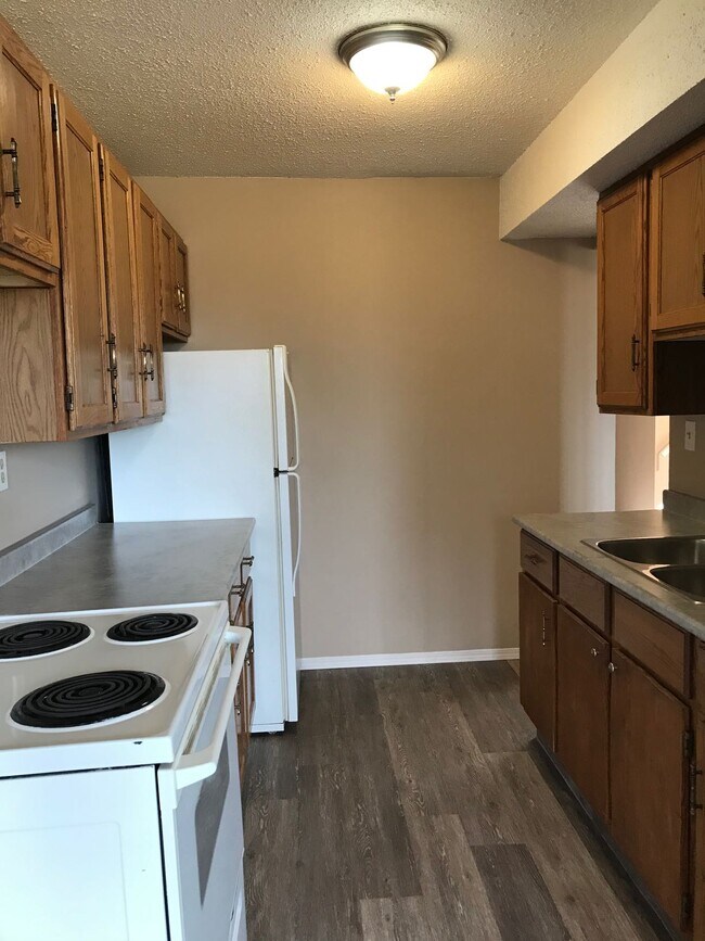 Photo du bâtiment - 3 Bed 1 Bath Unit in Red Deer, AB