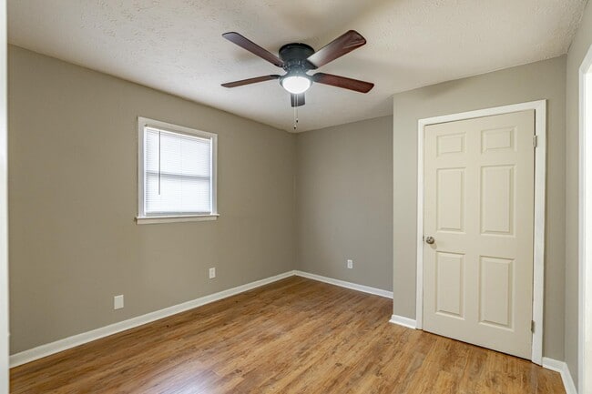 Building Photo - 421 N Woodland Dr