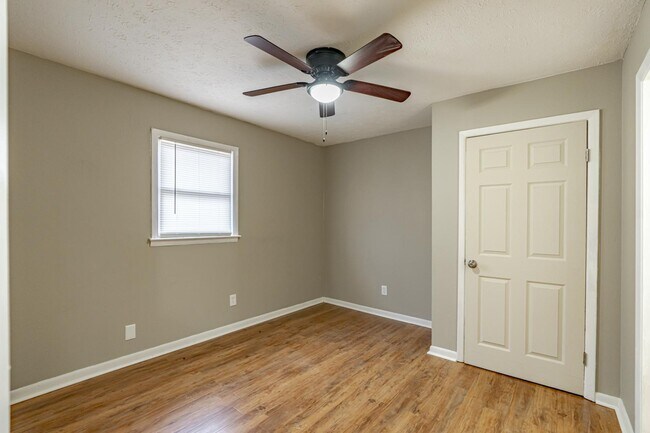 Foto del edificio - 421 N Woodland Dr