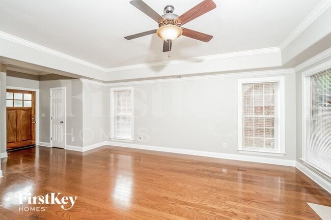 Building Photo - 8624 Highlands Dr