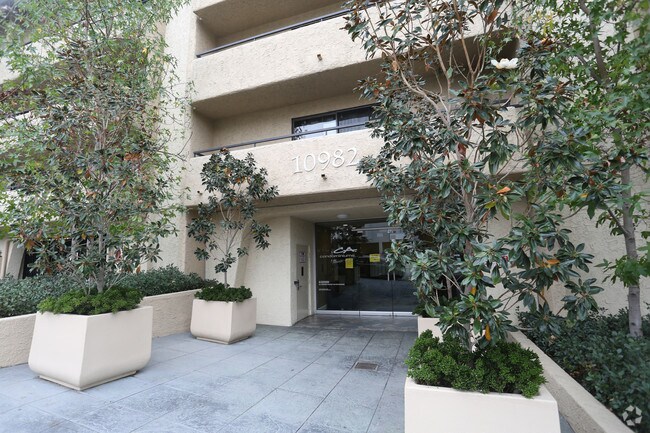 Club California Apartments Los Angeles Ca Building Photo Club California