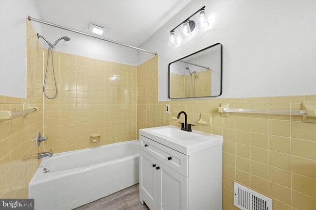 Foto del edificio - 3 Curtis Ave