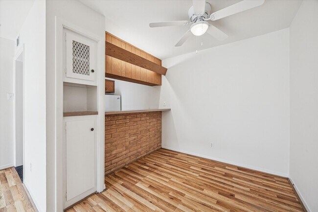 Foto del edificio - 3703 Roseland St