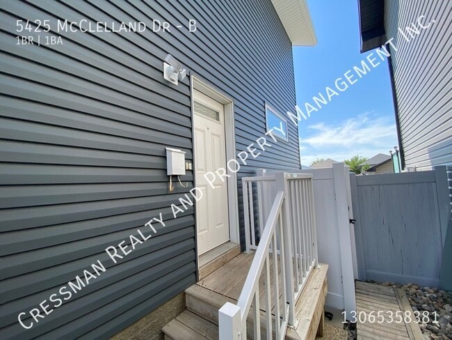 Building Photo - 1 Bed, 1 bath BASEMENT SUITE available for...
