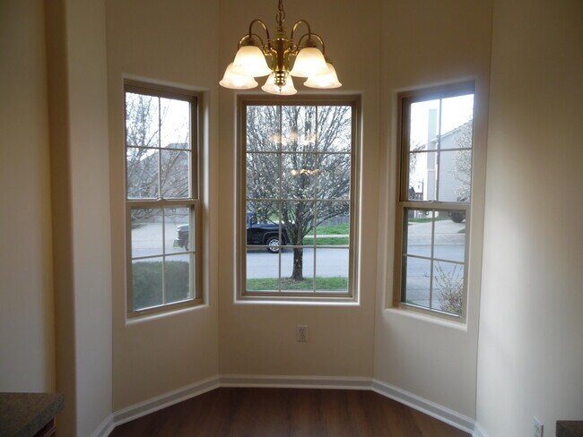 Foto del edificio - 3005 Roundway Down Ln