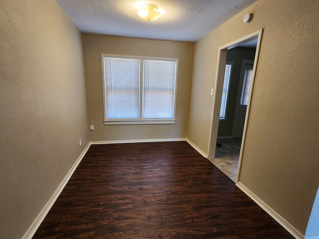 Building Photo - 776 Collingswood Dr