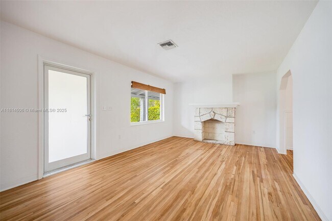 Building Photo - 385 NE 117th St