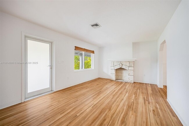 Foto del edificio - 385 NE 117th St