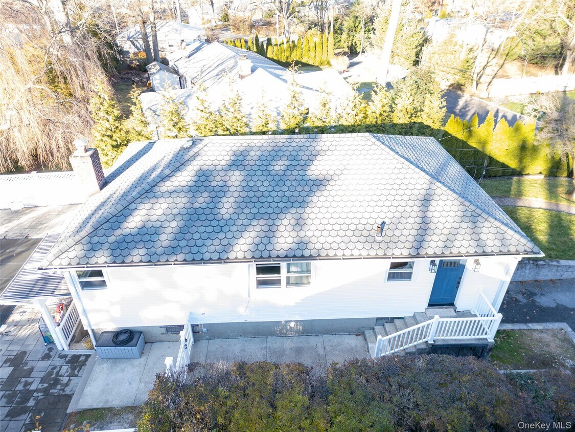 Primary Photo - 275 Longvue Terrace