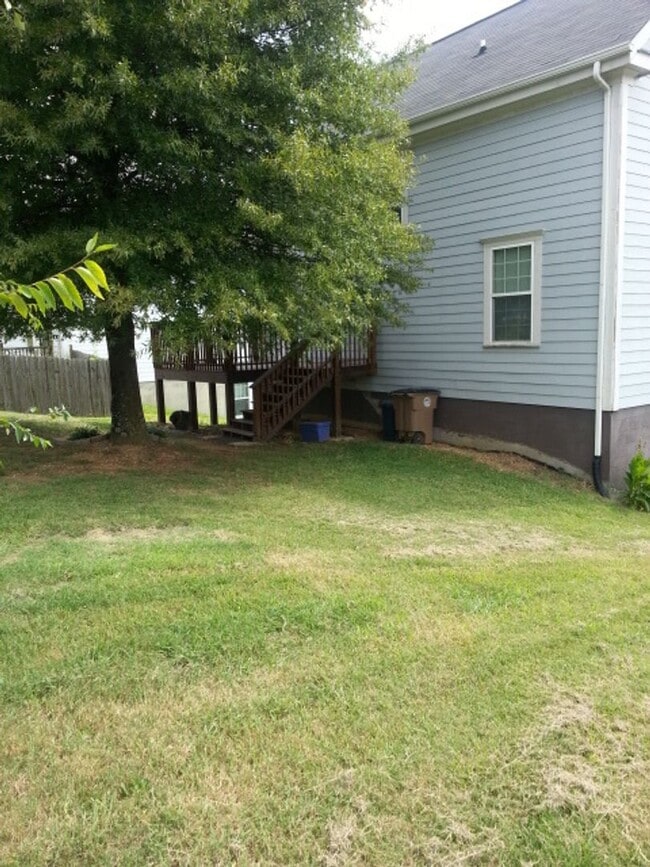 Building Photo - 1737 Moses Ave