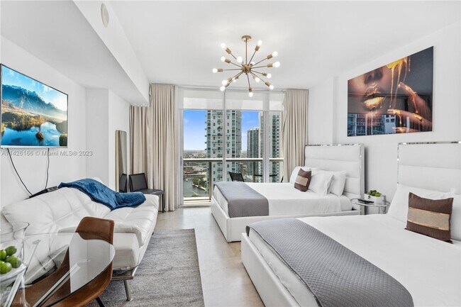 Building Photo - 485 Brickell Ave