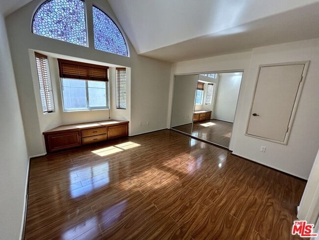 Building Photo - 5145 Yarmouth Ave