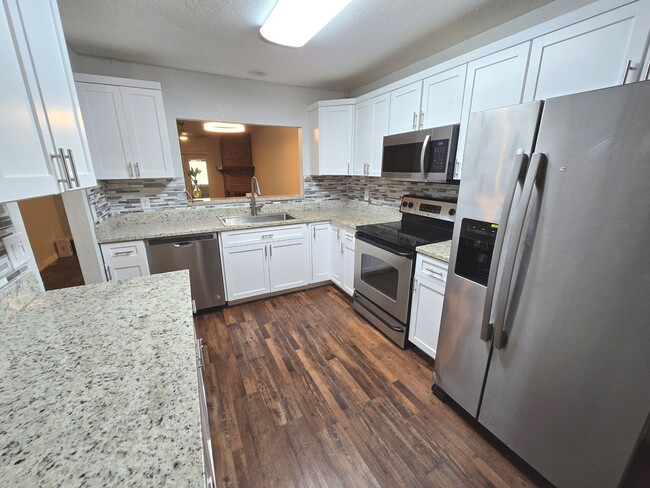 Building Photo - Deland  - 2 Bedroom, 2 Bathroom -  $1,695.00