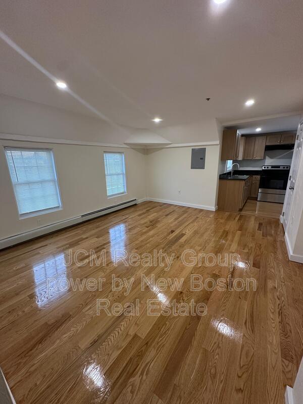 Building Photo - 111 Main St