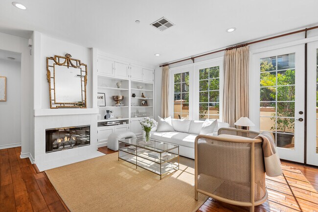 Building Photo - 5935 Playa Vista Dr