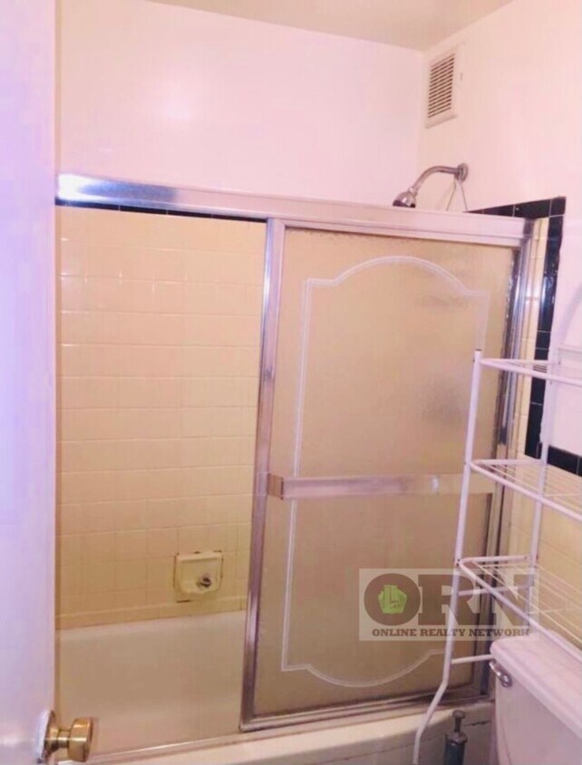 Foto del edificio - 144-19 75th Rd