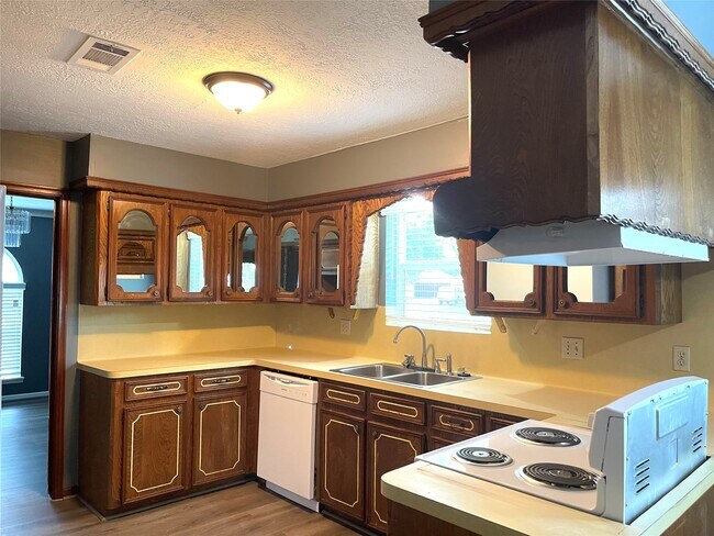 Foto del edificio - 9626 Hearthwood Dr