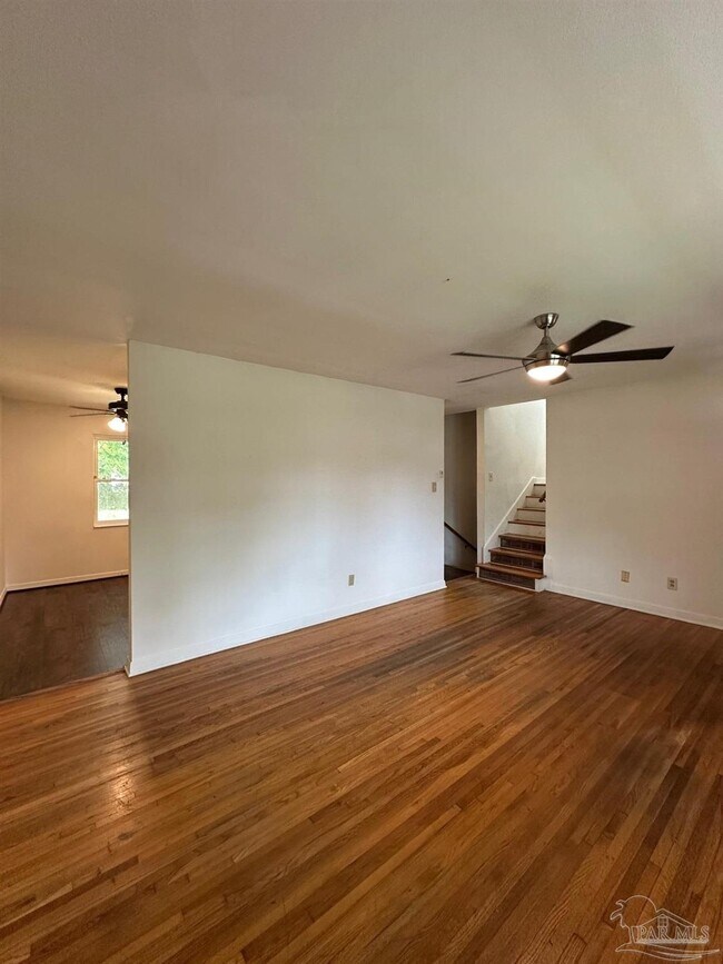 Foto del edificio - 6110 Shores Cir
