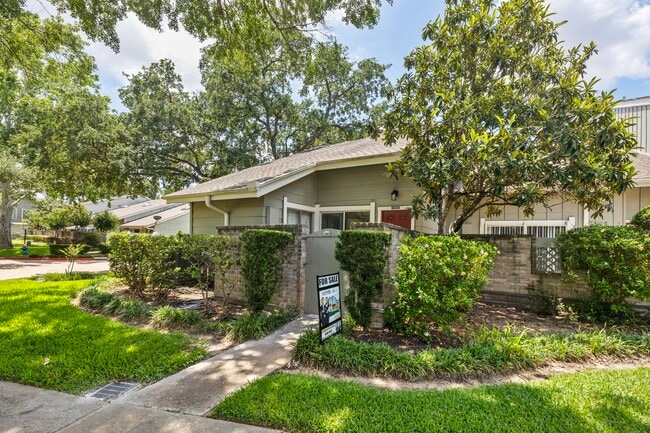 Foto del edificio - 13002 Greenway Chase Ct