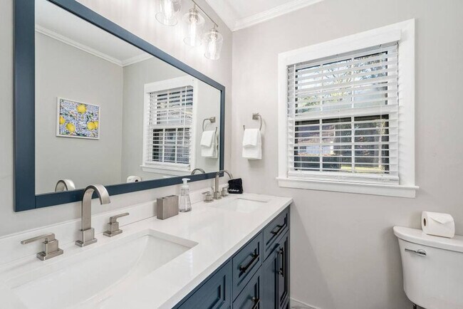 Foto del edificio - 619 S Peachtree St