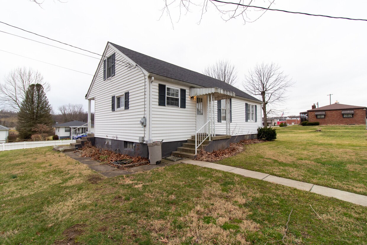 Primary Photo - 621 Columbia St