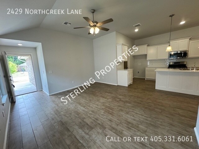 Foto del edificio - 2429 Northcreek Ln