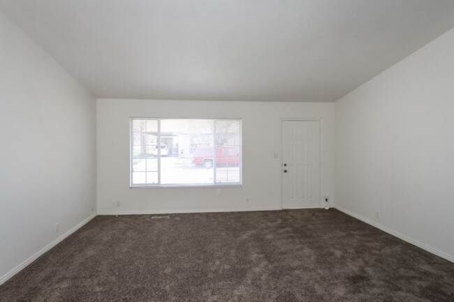 Building Photo - 3 Bedroom / 2 Bath Home in Bountiful!