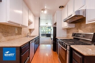 Building Photo - 6405 Green Valley Cir