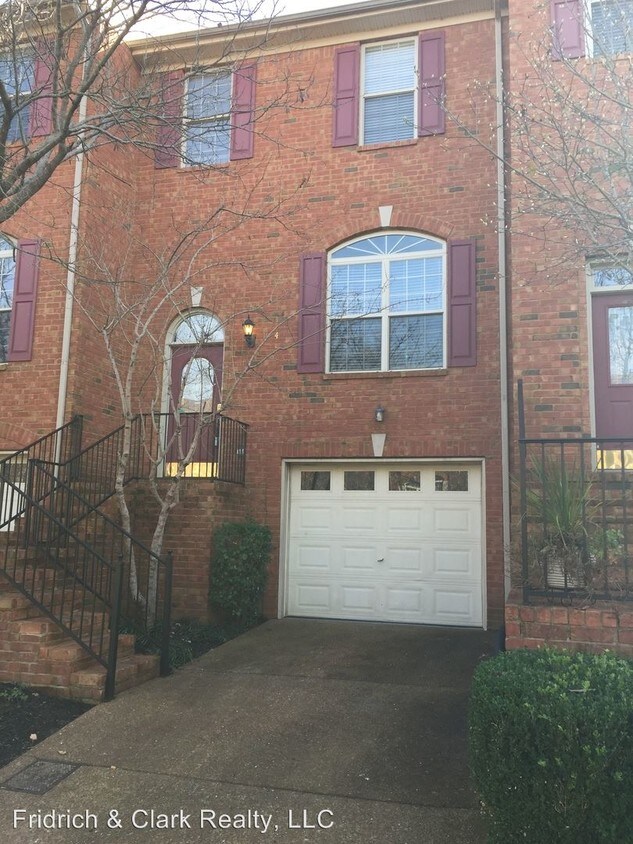 Primary Photo - 124 Carriage Ct