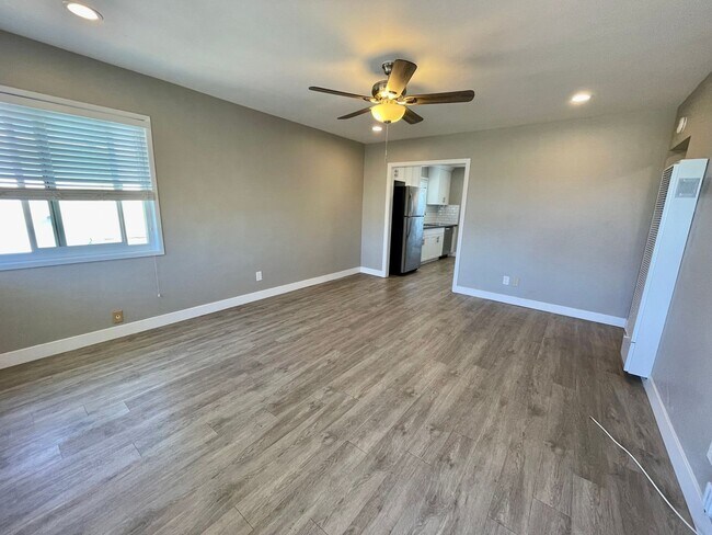 Building Photo - Bright & Modern Second-Floor Apartment – Natural Light, Comfort & Convenience!