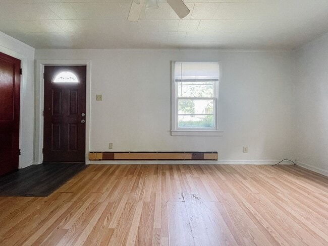 Building Photo - Big Lot with Garage