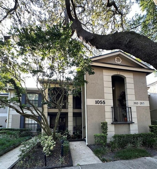 Building Photo - 1055 Kensington Park Dr